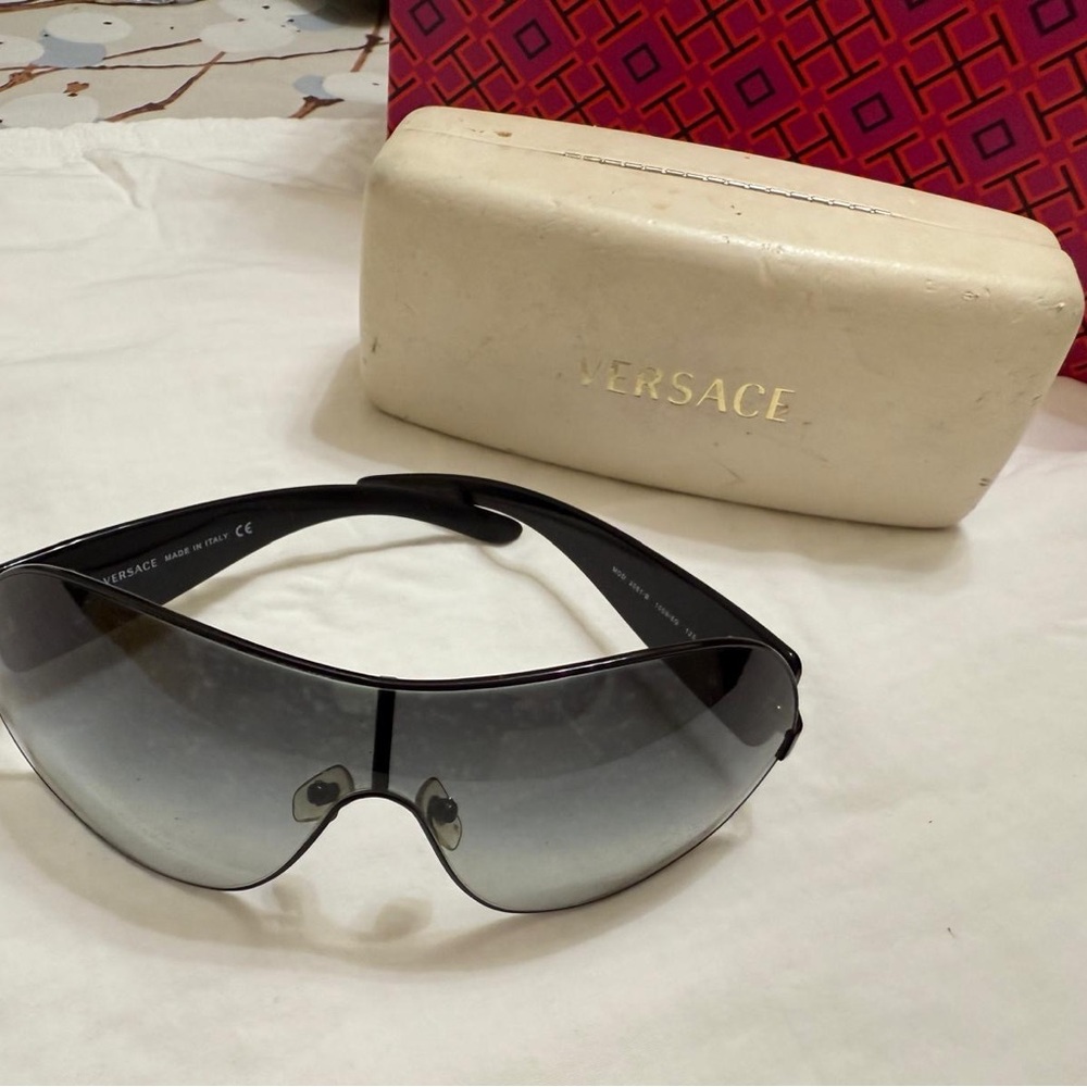 Versace Oversized Black Sunglasses - Picture 2 of 6
